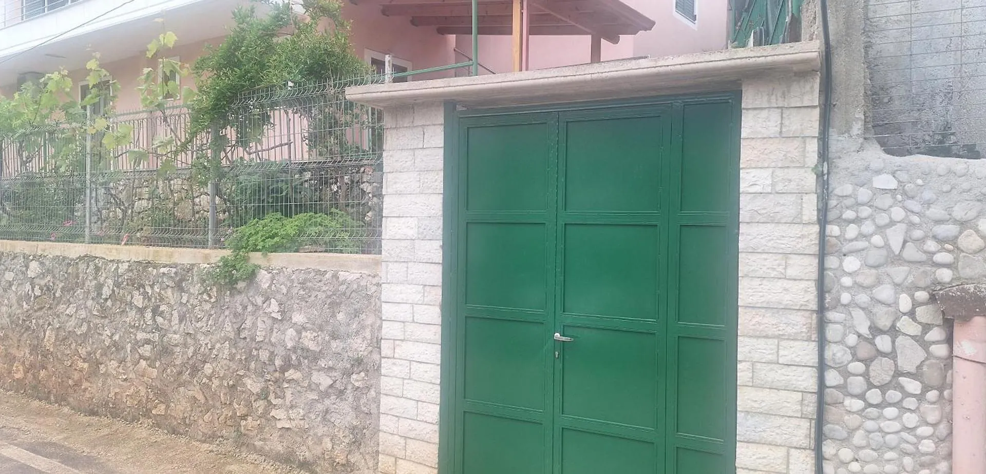 Rum i privatbostad Amalias Room Himare